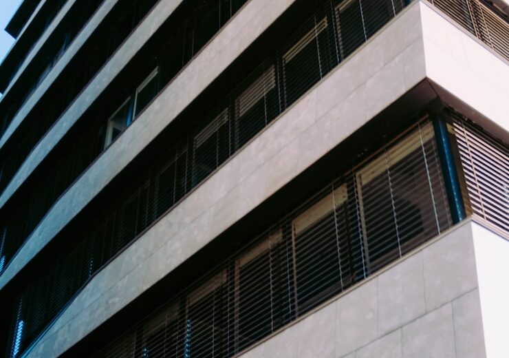 Fațade ventilate în proiectele de birouri și spații comerciale